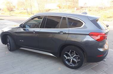 Позашляховик / Кросовер BMW X1 2017 в 