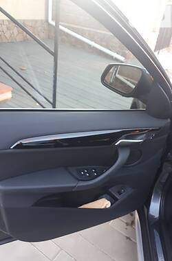 Позашляховик / Кросовер BMW X1 2017 в 