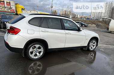 Позашляховик / Кросовер BMW X1 2012 в 