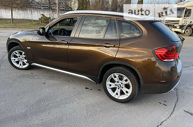 Позашляховик / Кросовер BMW X1 2010 в 