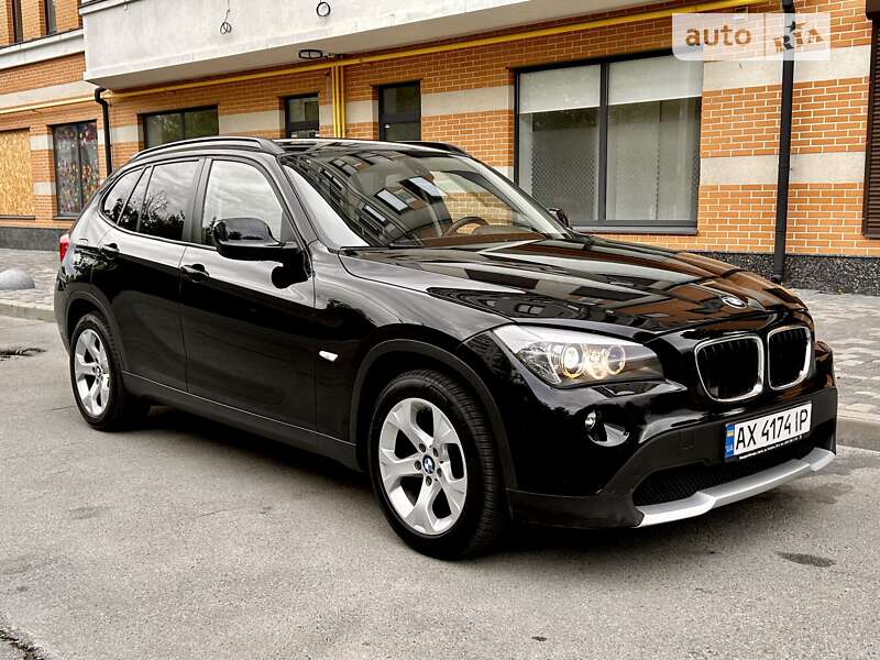Внедорожник / Кроссовер BMW X1 2012 в 