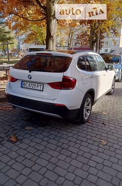 Внедорожник / Кроссовер BMW X1 2012 в Новояворовске