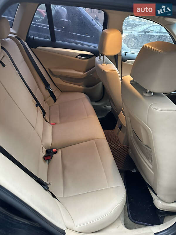 Внедорожник / Кроссовер BMW X1 2015 в Ужгороде