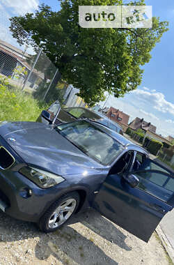 Внедорожник / Кроссовер BMW X1 2011 в Хотине