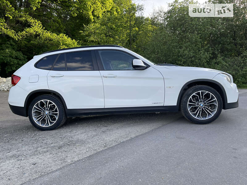 Внедорожник / Кроссовер BMW X1 2011 в Самборе
