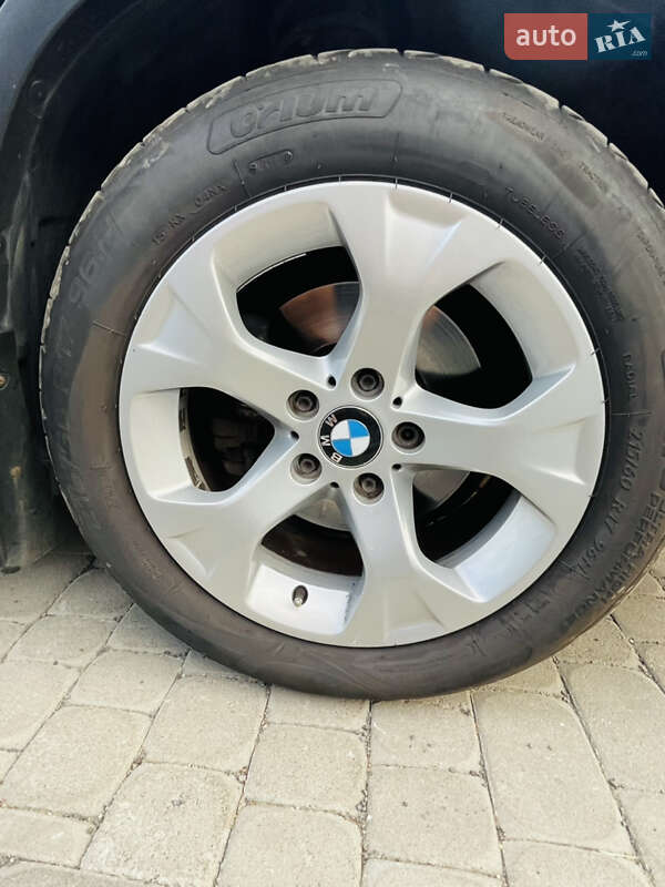 Внедорожник / Кроссовер BMW X1 2011 в Луцке