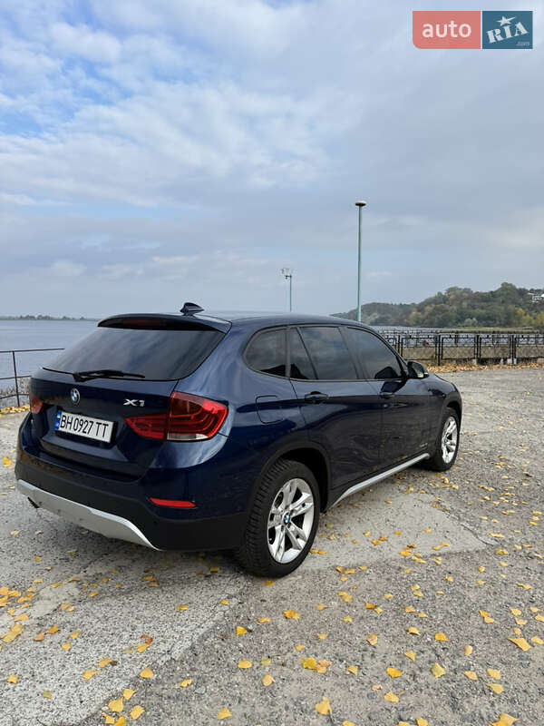 Внедорожник / Кроссовер BMW X1 2014 в Обухове