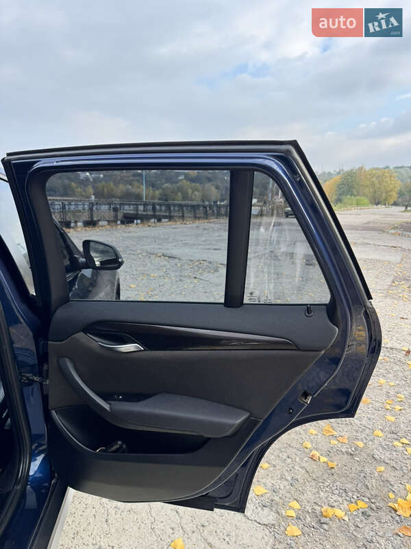 Внедорожник / Кроссовер BMW X1 2014 в Обухове