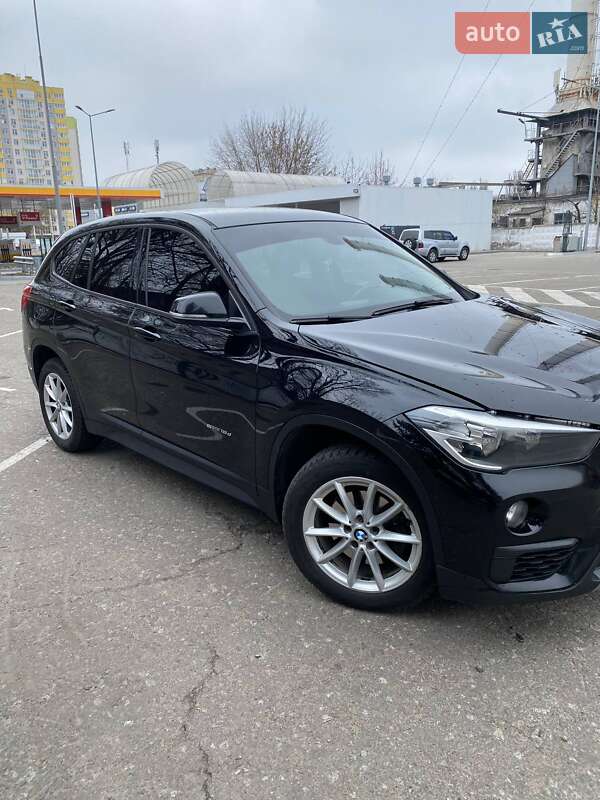 Позашляховик / Кросовер BMW X1 2015 в Києві