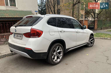 Позашляховик / Кросовер BMW X1 2011 в 