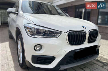 Внедорожник / Кроссовер BMW X1 2017 в 