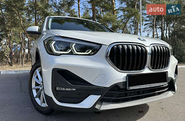 Позашляховик / Кросовер BMW X1 2022 в 