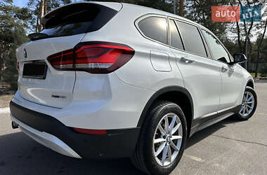 Позашляховик / Кросовер BMW X1 2022 в 