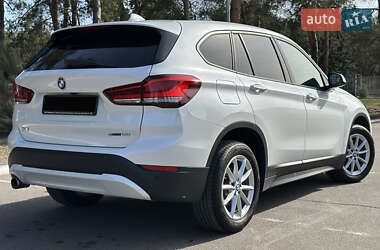Позашляховик / Кросовер BMW X1 2022 в 