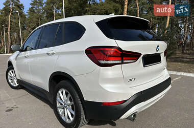 Позашляховик / Кросовер BMW X1 2022 в 