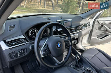 Позашляховик / Кросовер BMW X1 2022 в 