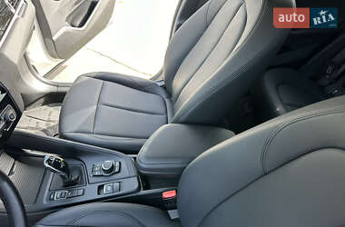 Позашляховик / Кросовер BMW X1 2022 в 