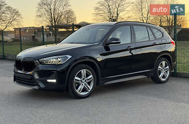 Позашляховик / Кросовер BMW X1 2021 в 