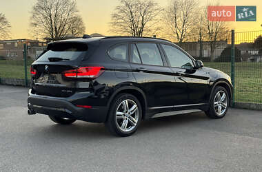 Позашляховик / Кросовер BMW X1 2021 в 