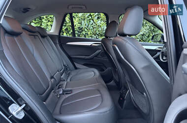 Позашляховик / Кросовер BMW X1 2021 в 