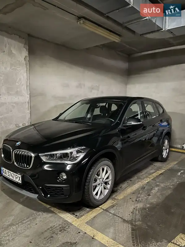 Позашляховик / Кросовер BMW X1 2017 в 