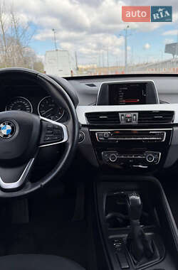 Внедорожник / Кроссовер BMW X1 2015 в 