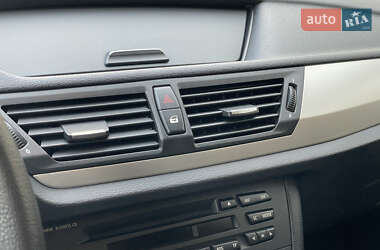 Позашляховик / Кросовер BMW X1 2011 в 
