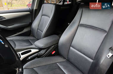 Позашляховик / Кросовер BMW X1 2011 в 