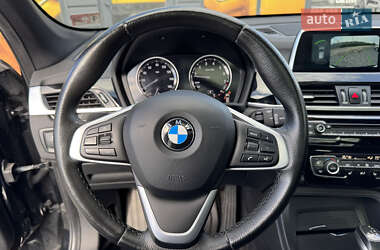 Позашляховик / Кросовер BMW X1 2018 в 