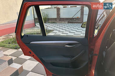 Позашляховик / Кросовер BMW X1 2013 в 