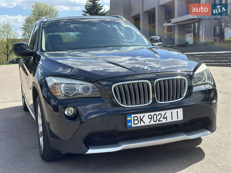 Позашляховик / Кросовер BMW X1 2009 в 