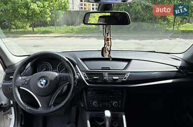 Позашляховик / Кросовер BMW X1 2011 в 