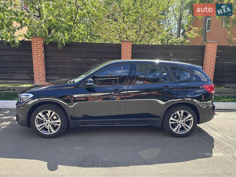 Позашляховик / Кросовер BMW X1 2019 в 