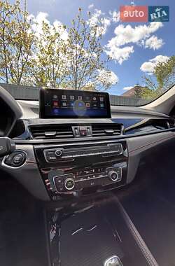 Позашляховик / Кросовер BMW X1 2019 в 