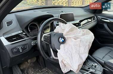 Позашляховик / Кросовер BMW X1 2018 в 