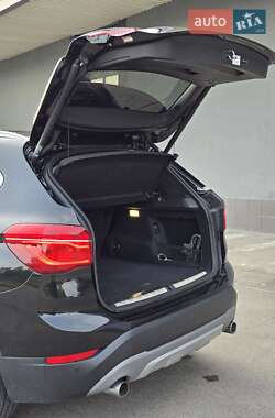 Внедорожник / Кроссовер BMW X1 2016 в 