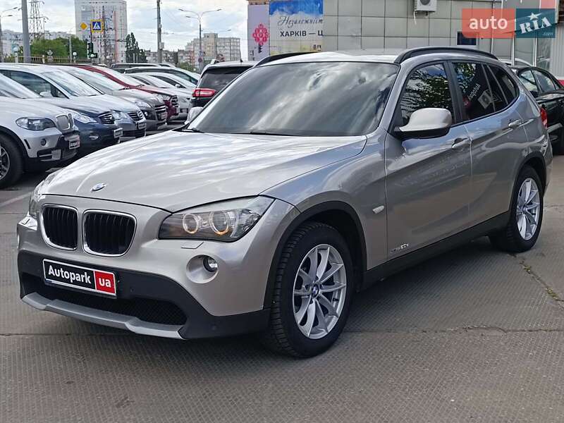 Позашляховик / Кросовер BMW X1 2010 в 