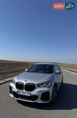 Внедорожник / Кроссовер BMW X1 2020 в 