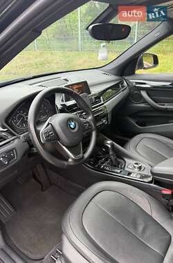 Позашляховик / Кросовер BMW X1 2016 в 