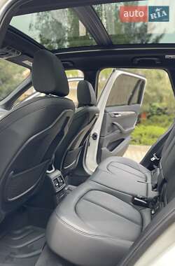 Позашляховик / Кросовер BMW X1 2019 в 