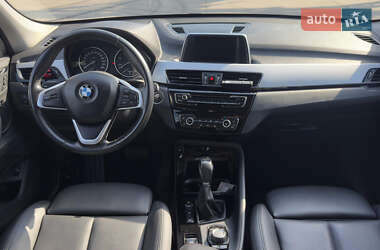 Позашляховик / Кросовер BMW X1 2018 в 