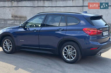 Позашляховик / Кросовер BMW X1 2018 в 