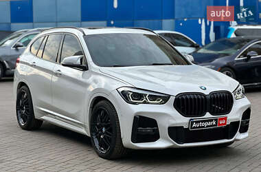 Позашляховик / Кросовер BMW X1 2015 в 