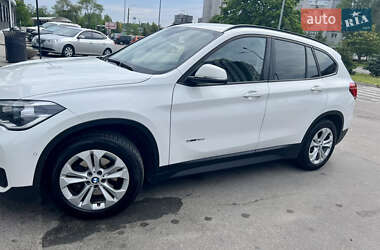 Позашляховик / Кросовер BMW X1 2018 в 