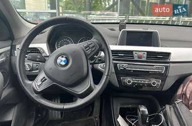 Позашляховик / Кросовер BMW X1 2018 в 