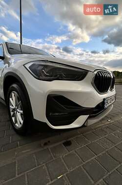 Позашляховик / Кросовер BMW X1 2022 в 