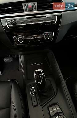 Позашляховик / Кросовер BMW X1 2022 в 