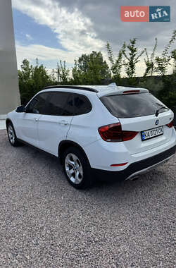 Позашляховик / Кросовер BMW X1 2013 в 
