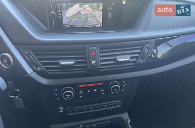 Позашляховик / Кросовер BMW X1 2010 в 