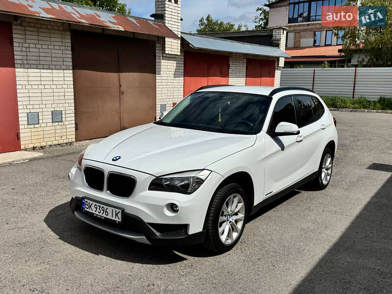 Позашляховик / Кросовер BMW X1 2012 в 